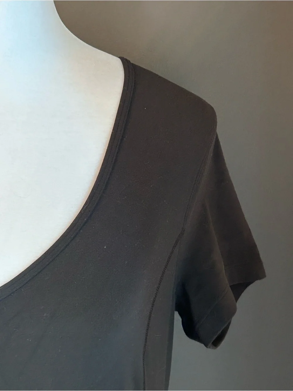 Lululemon Align T-Shirt Black Women’s Size 6 Cropped